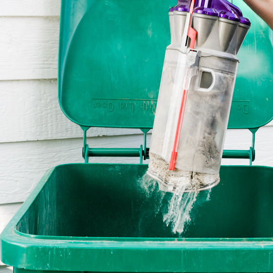 Deep Clean a Vaccum With Compressed Air