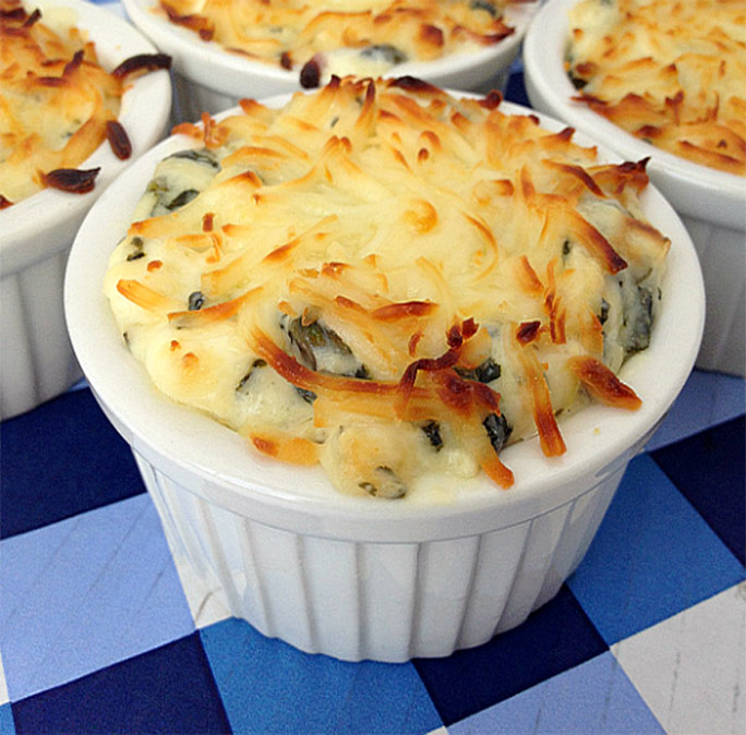 Cheesy Spinach Artichoke Dip