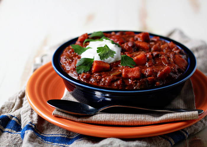 Slow Cooker Quinoa Sweet Potato Black Bean Vegetarian Chili 