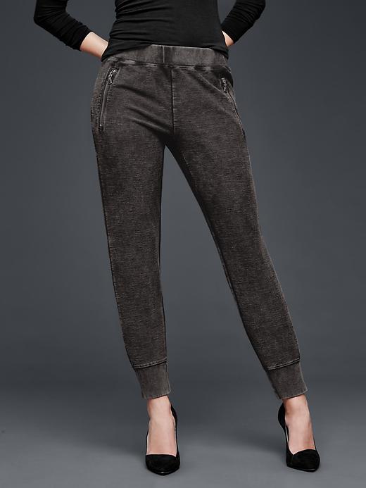 Flat-Front Jogger