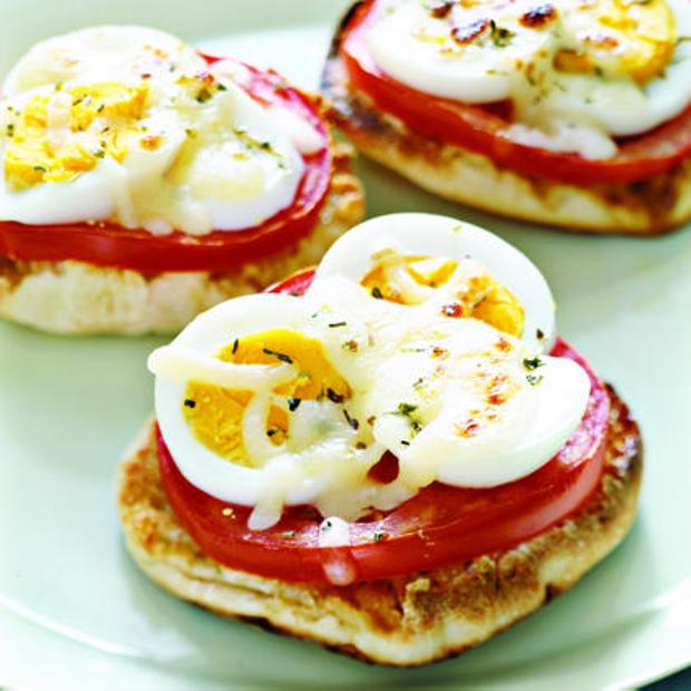 English Muffin Egg Pizza