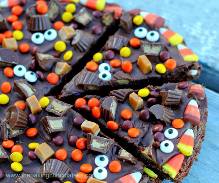 Halloween Brownie Pizza