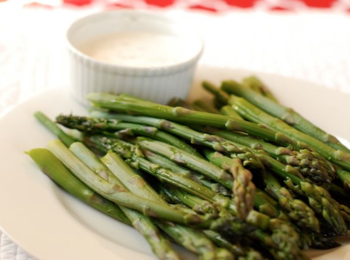 Blanched Asparagus With Dip