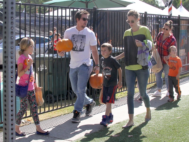  Mr. Bones Pumpkin Patch - Mark Wahlberg