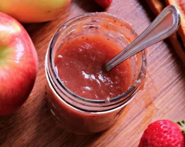 Slow Cooker Strawberry Applesauce