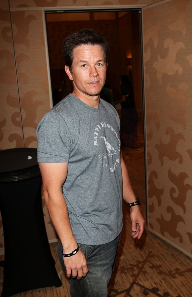 Mark Wahlberg, gray tshirt, watch, bracelet, jeans